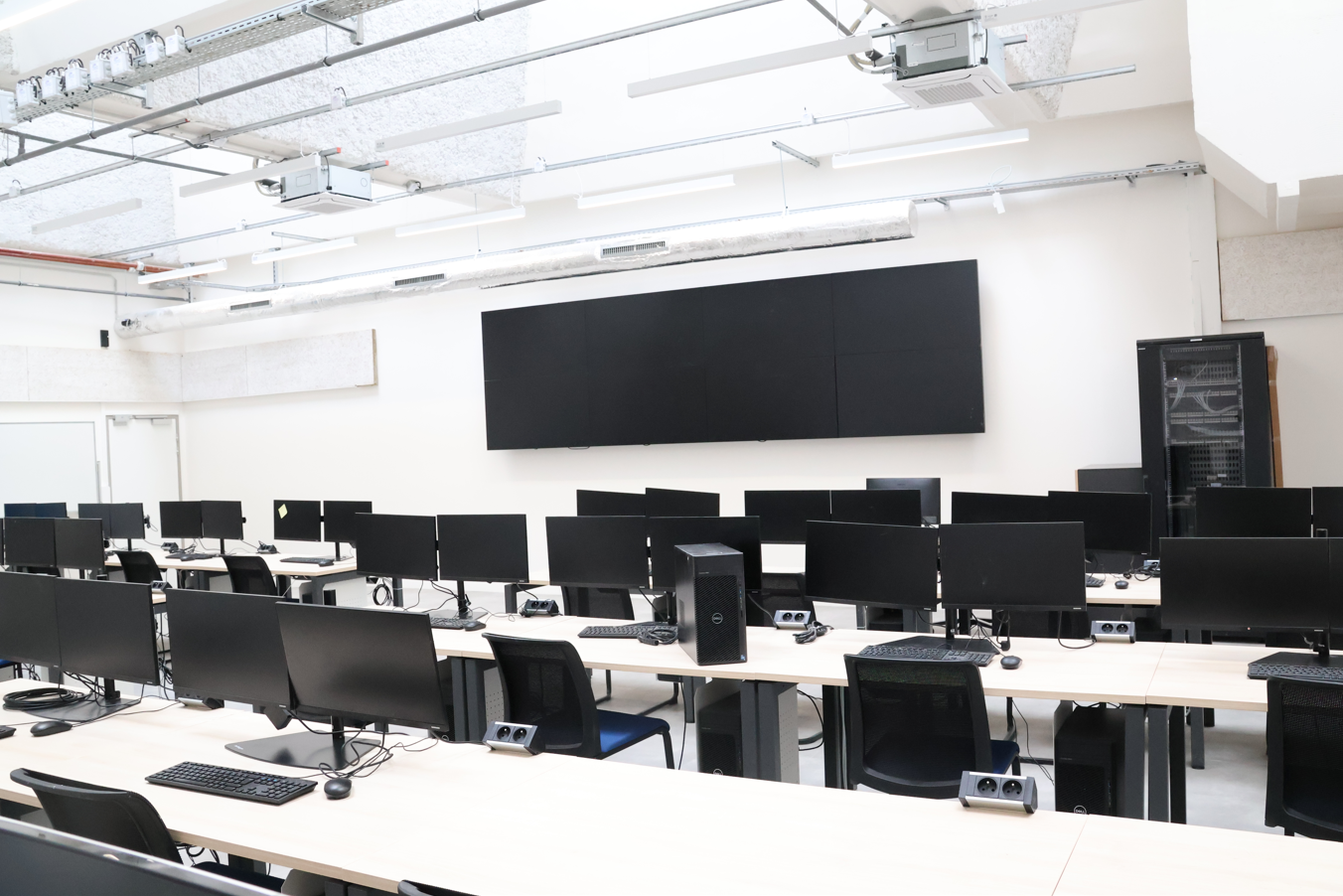 Baies et infrastructures informatiques de l’AFORP à Cachan